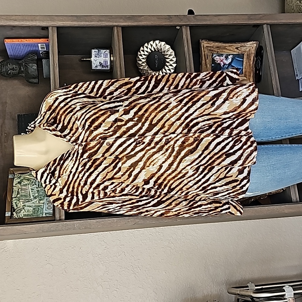 Liz claiborne animal print long sleeve blouse